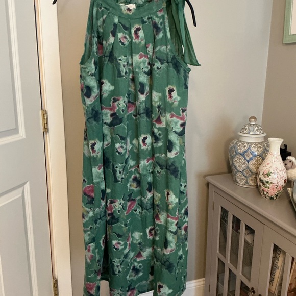 Abstract floral green sleeveless dress - Picture 2 of 6